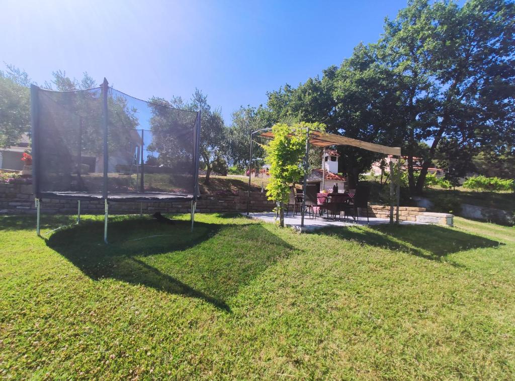 Vonkajšia záhrada v ubytovaní Apartment Mita