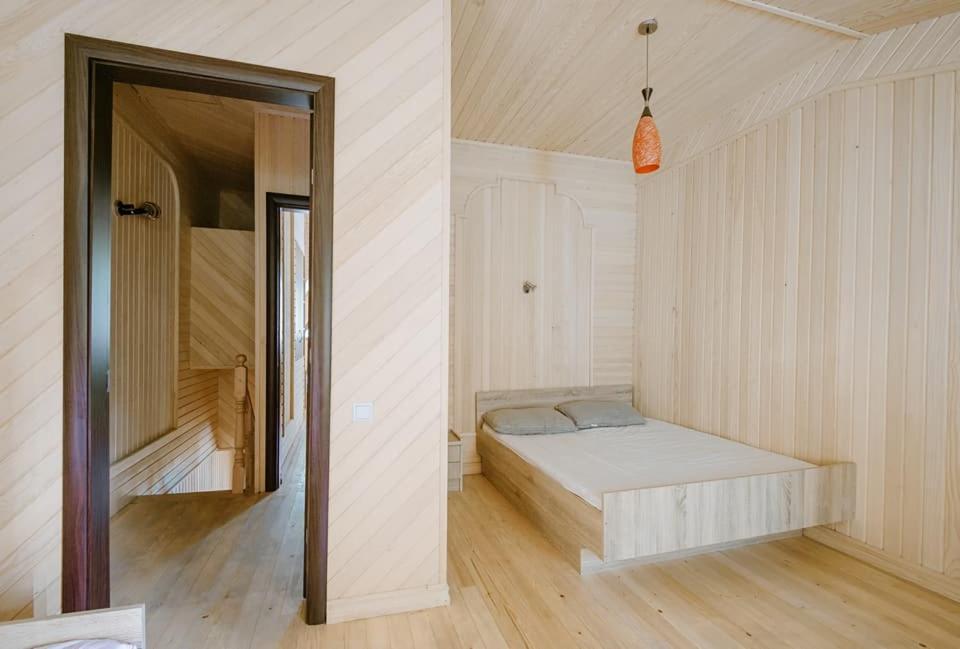 Postel nebo postele na pokoji v ubytování Shekhvetili Cottages 2N
