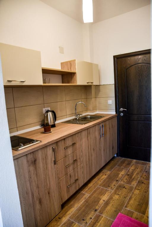 Kuchyň nebo kuchyňský kout v ubytování Casa Sinani