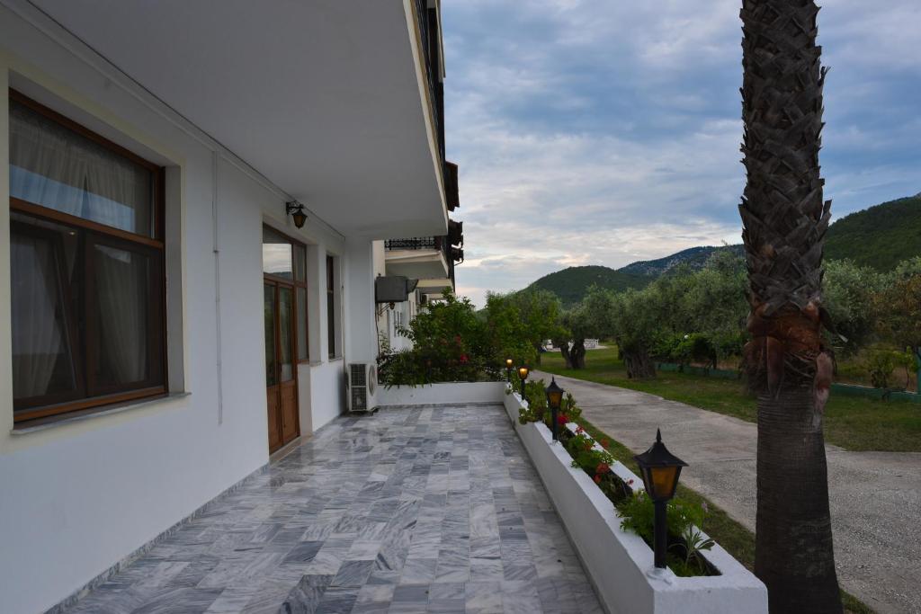 Nespecifikovaný výhled na hory nebo výhled na hory při pohledu z hotelu