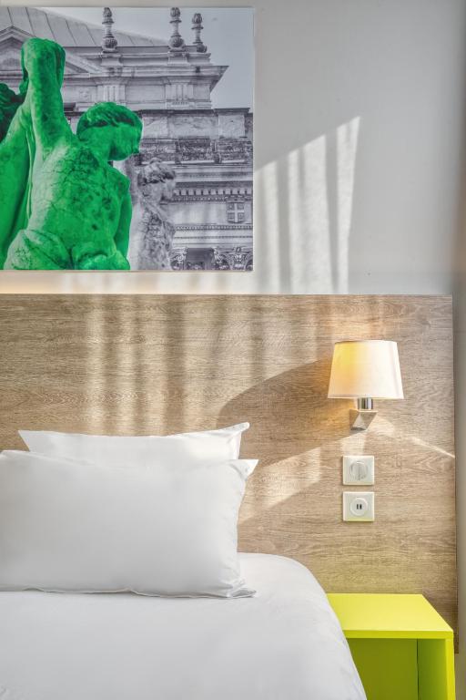 Best Western Hotelio Montpellier Sud - Superior King Room With Pool View - Non-Smoking
