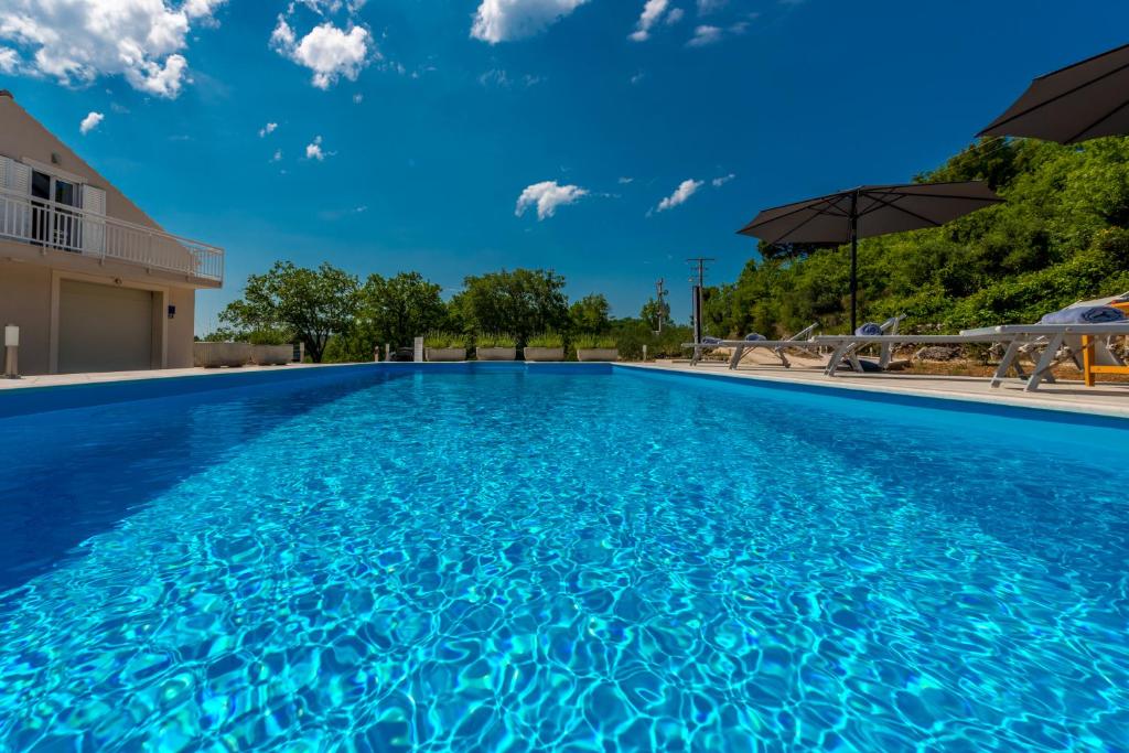 Villa Pizzelli - Three-Bedroom Villa