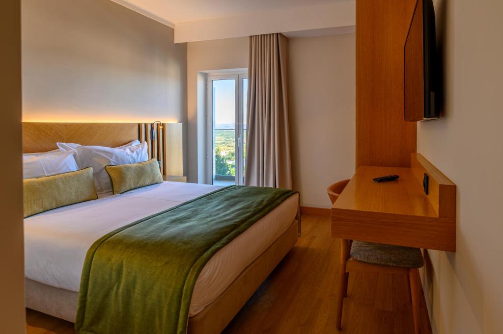 Postel nebo postele na pokoji v ubytování Santa Eufémia Covilhã Hotel
