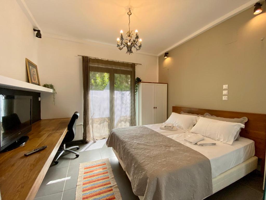 Ένα ή περισσότερα κρεβάτια σε δωμάτιο στο Small Gem Studio Athens, next to metro nomismatokopeio