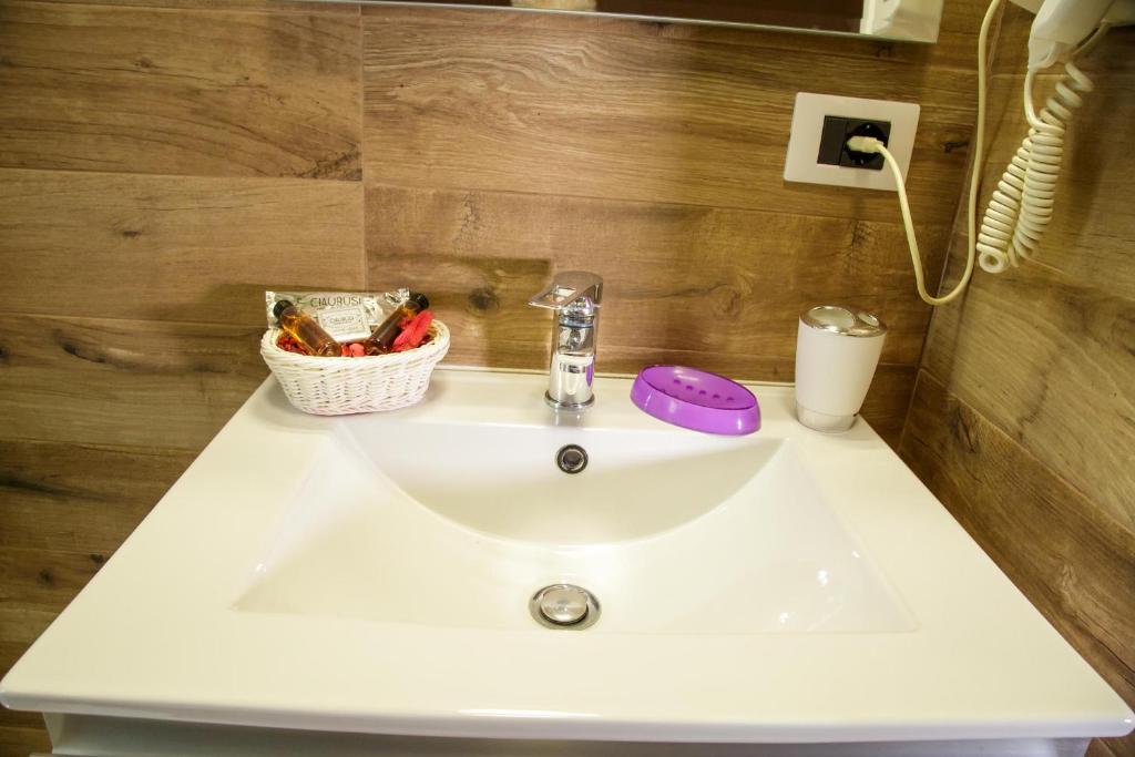 Koupelna v ubytování Home Syrakos B&B