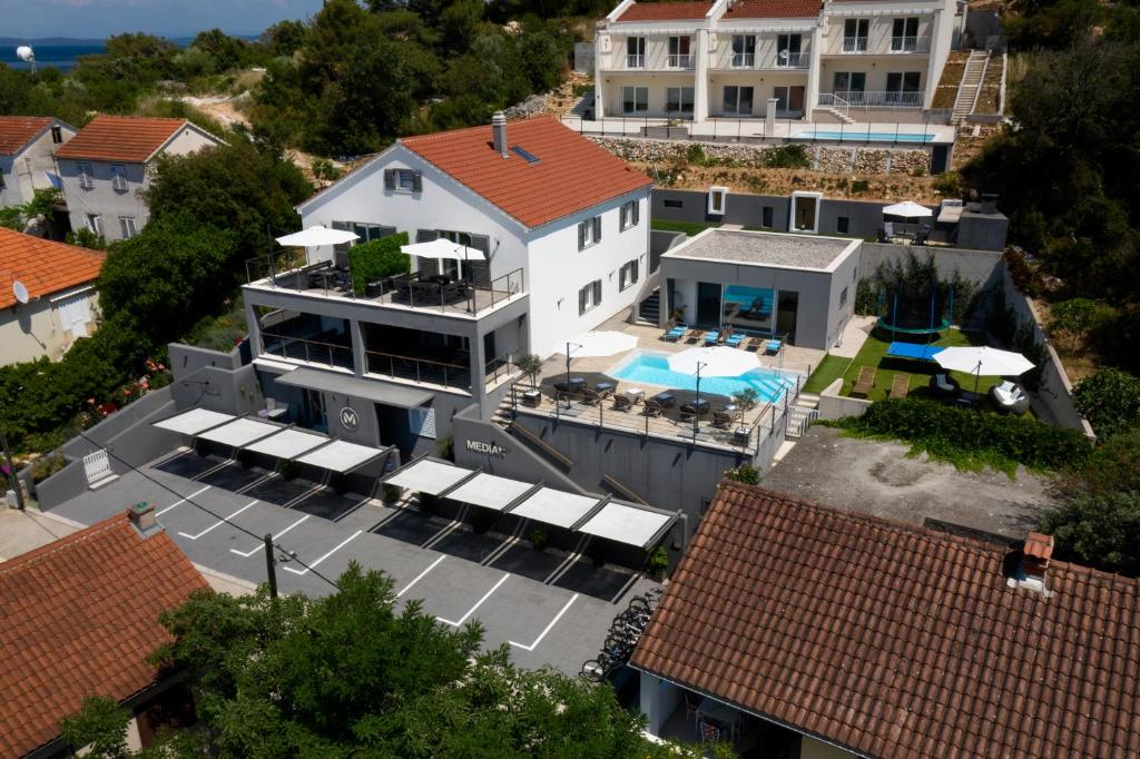 Villa Median - отзывы и видео