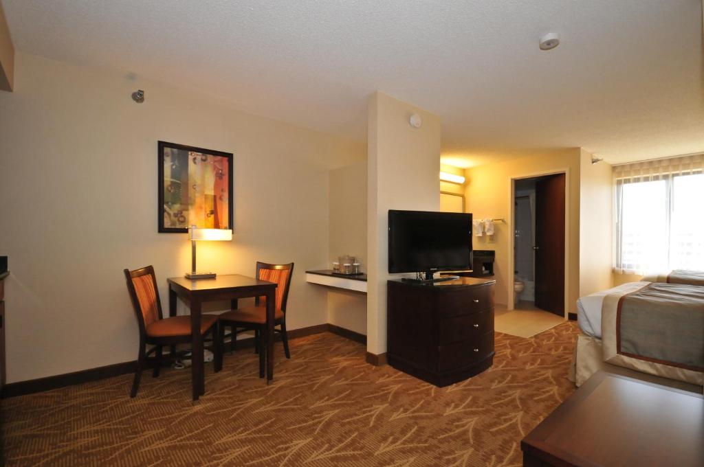 Kahler Inn and Suites - Superior King Room