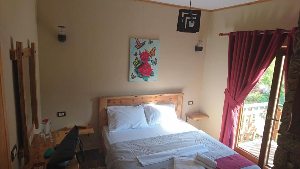 Postel nebo postele na pokoji v ubytování Bujtina SHKODRANI