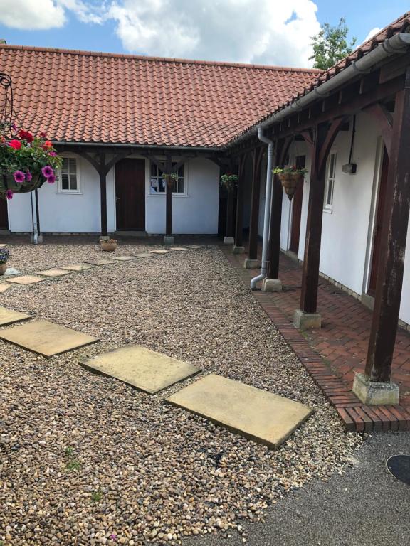 Oakrooms, Swayfield (updated prices 2024)