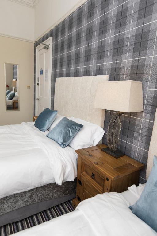 Postel nebo postele na pokoji v ubytování Edinburgh Rays Guest House