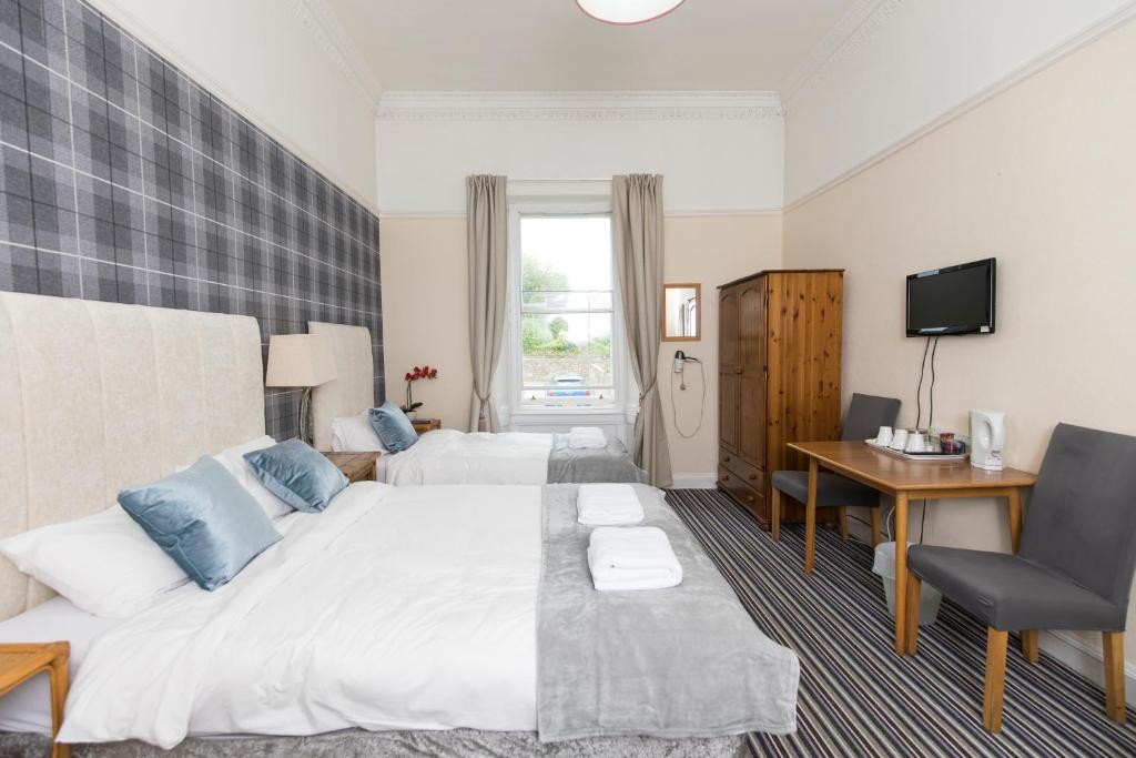 Postel nebo postele na pokoji v ubytování Edinburgh Rays Guest House