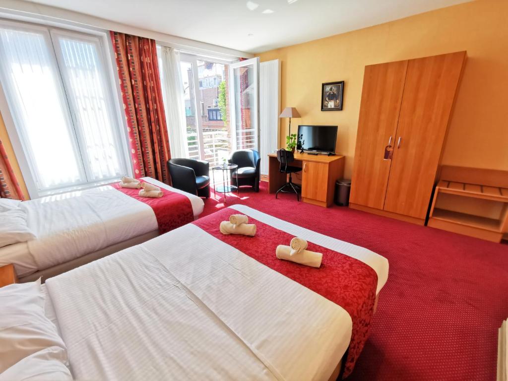 Postel nebo postele na pokoji v ubytování Hotel Cardiff