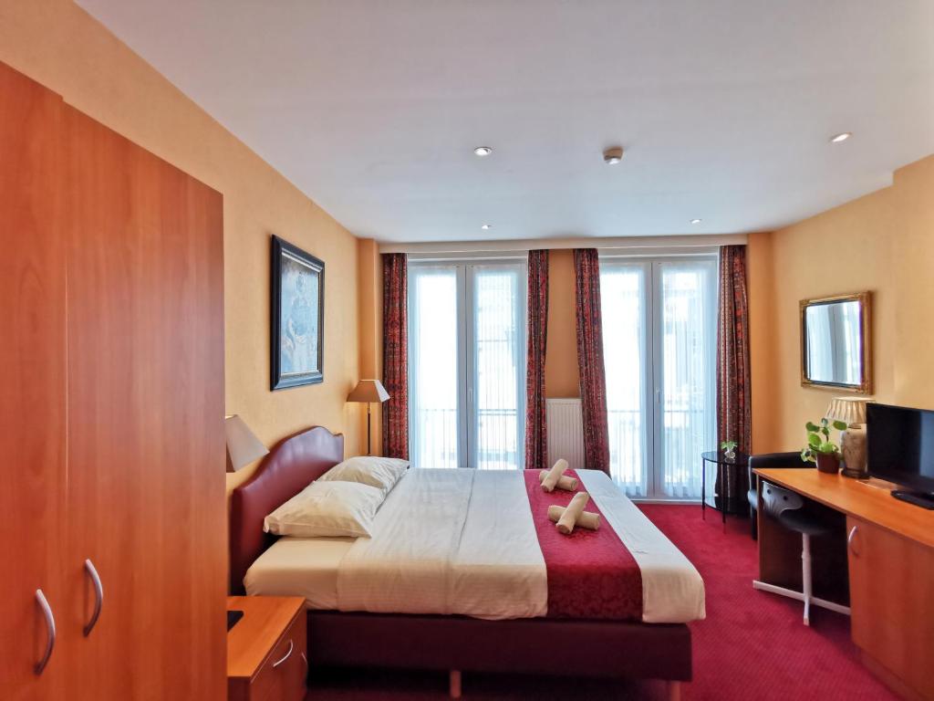 Postel nebo postele na pokoji v ubytování Hotel Cardiff
