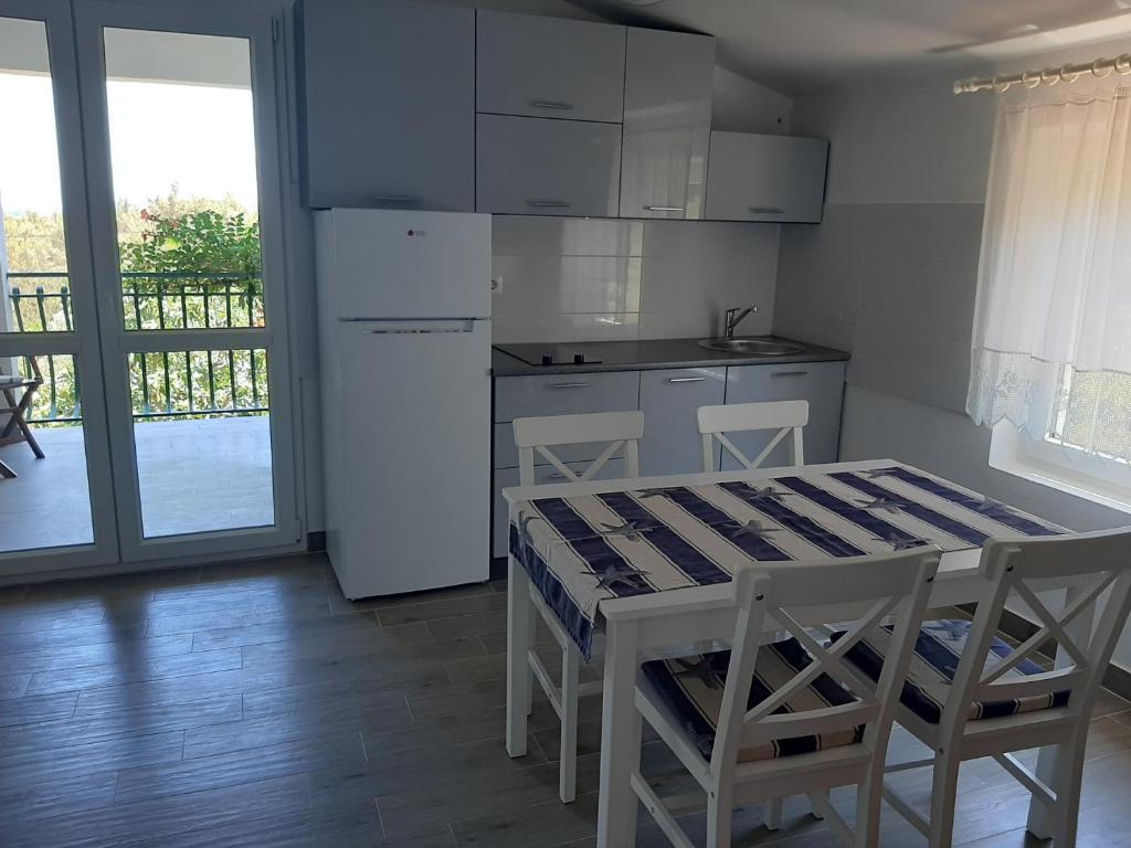 Kuchyň nebo kuchyňský kout v ubytování Apartments Basina