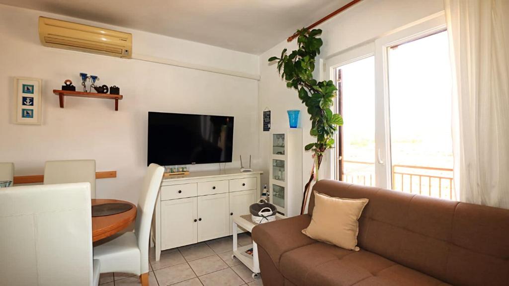 TV a/nebo společenská místnost v ubytování Apartmani Meri
