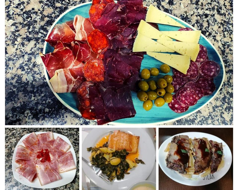 un collage di quattro immagini di diversi tipi di alimenti di Hostal Adelia a La Coruña