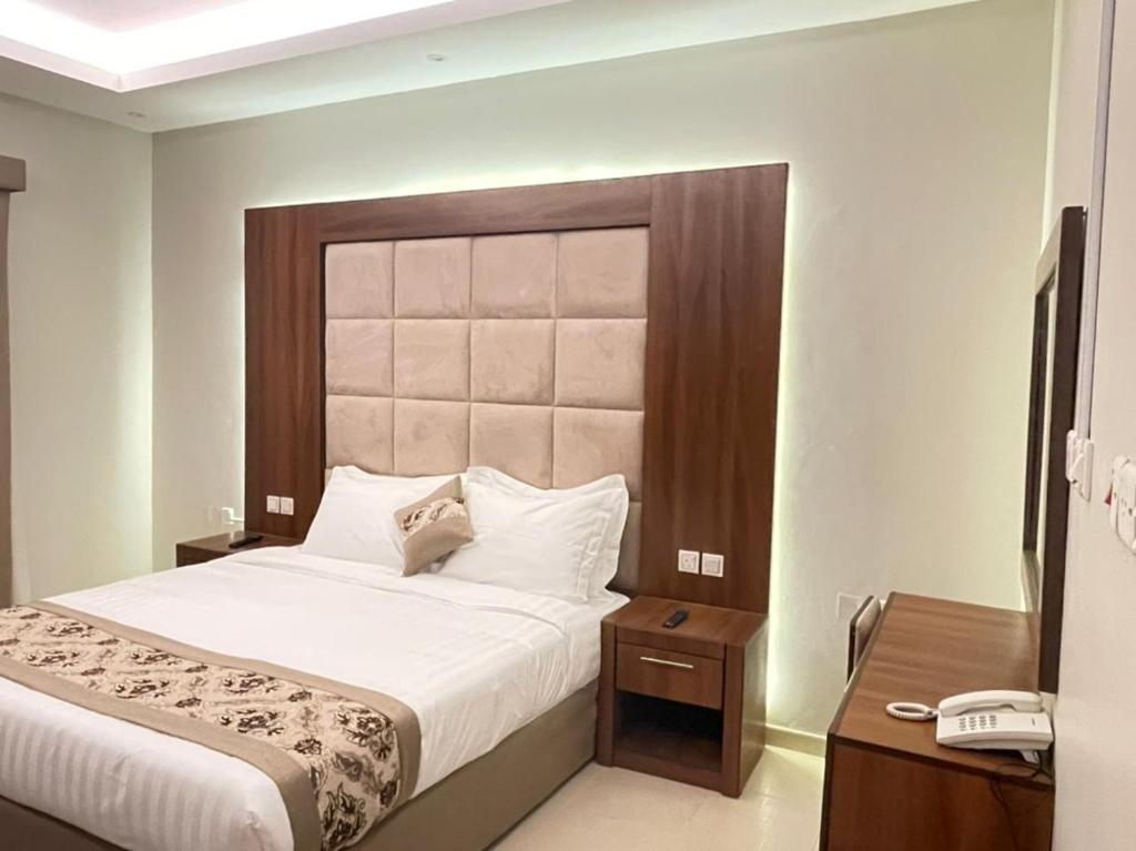 Rawaes Hotel - Family Studio