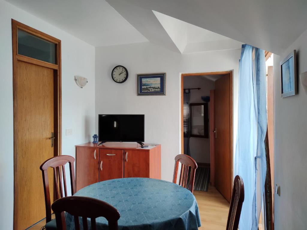 TV a/nebo společenská místnost v ubytování Apartments Vodice Srima