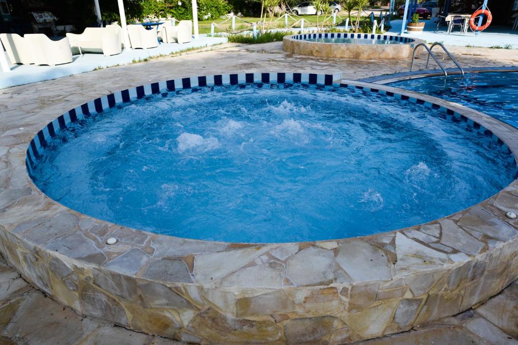 Bazén v ubytování Hotel Coral nebo v jeho okolí