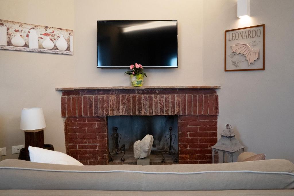 TV a/nebo společenská místnost v ubytování PODERE IL QUADRO