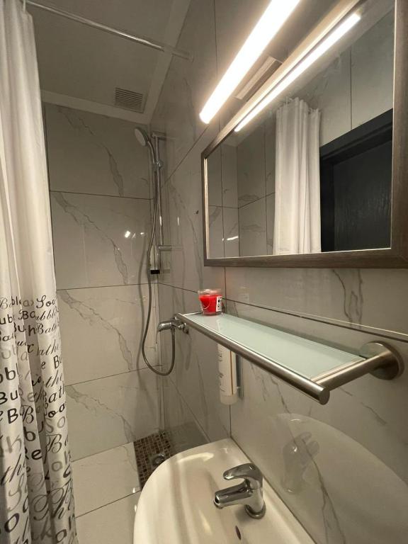 Koupelna v ubytování Hotel Ammerländer Stuben