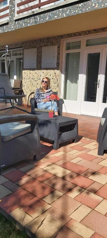 Posedenie v ubytovaní Babzsi Nyaraló