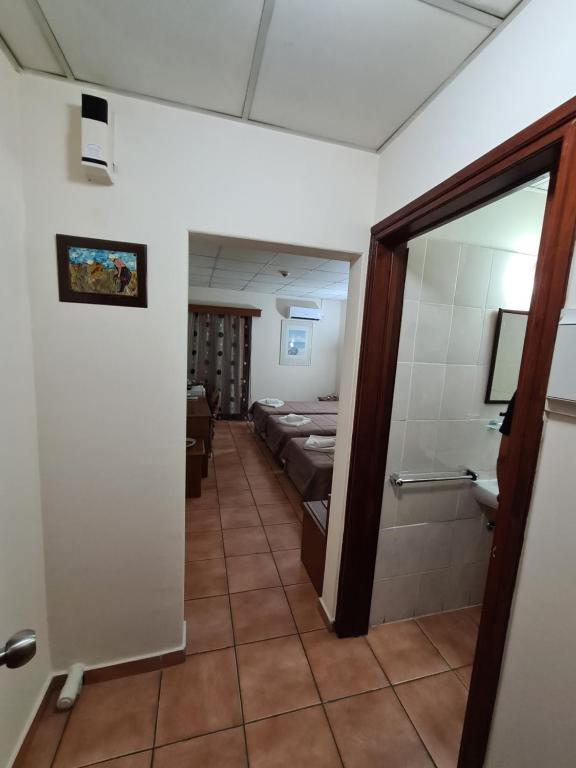Postel nebo postele na pokoji v ubytování Metropole Hotel
