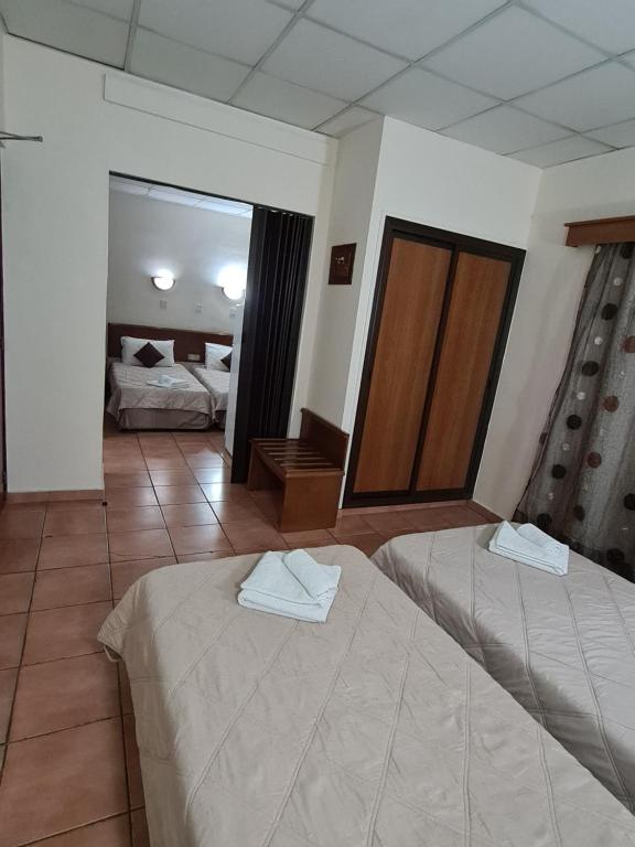 Postel nebo postele na pokoji v ubytování Metropole Hotel
