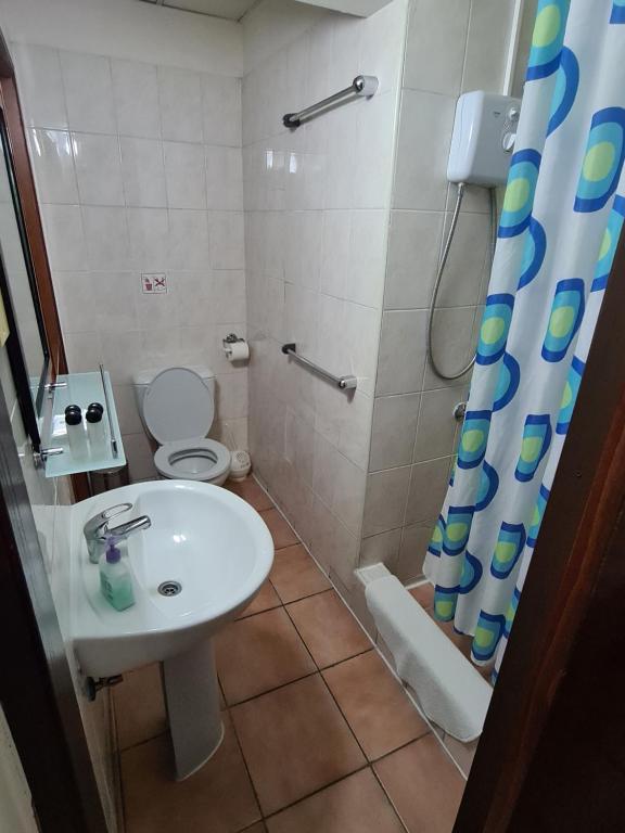Koupelna v ubytování Metropole Hotel