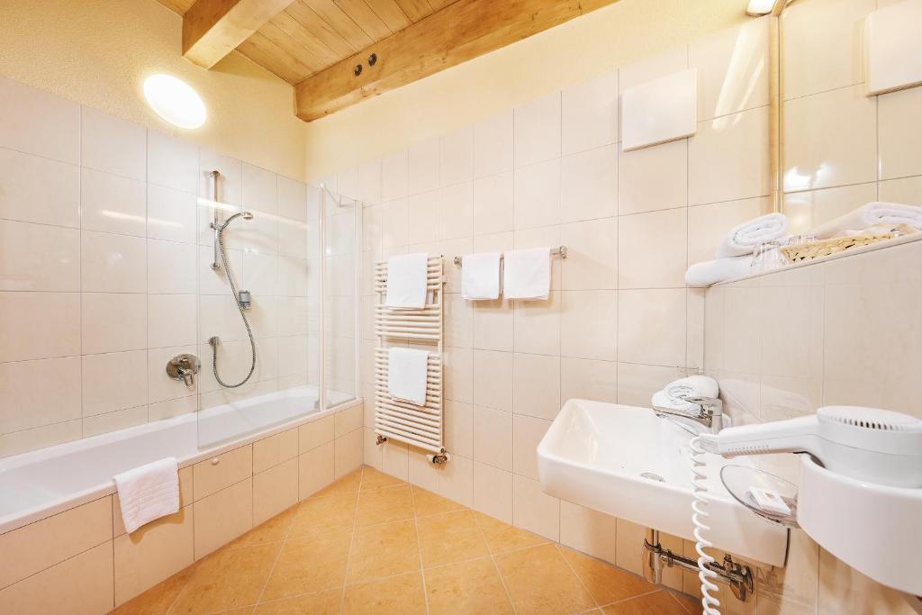 Koupelna v ubytování Hotel Sunny Sölden