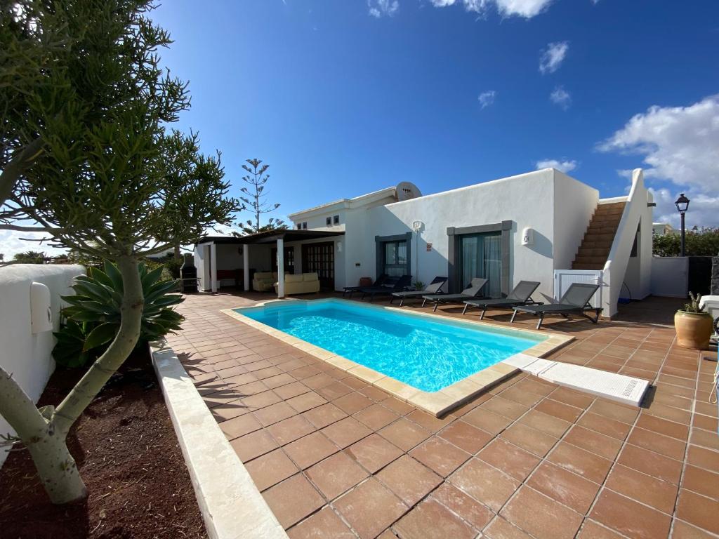 Bazén v ubytování Villa Sami Lanzarote nebo v jeho okolí