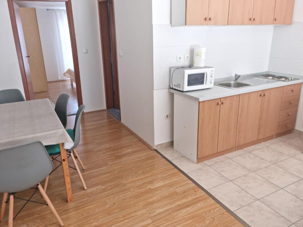 Kuchyňa alebo kuchynka v ubytovaní Jurić Apartments