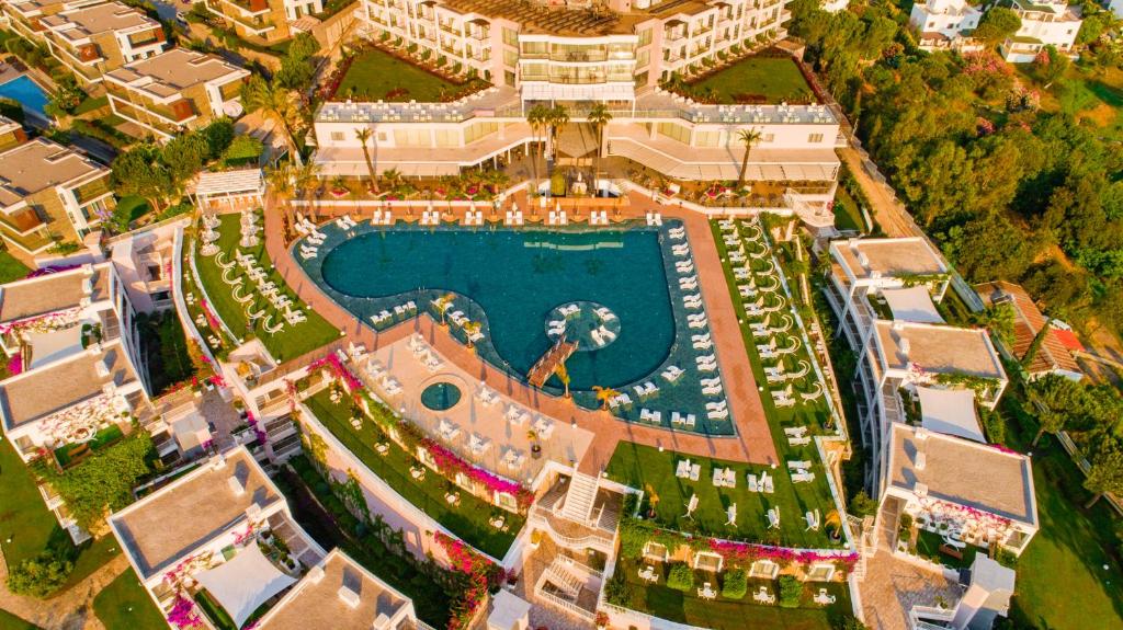 Bazén v ubytování Baia Bodrum Hotel nebo v jeho okolí