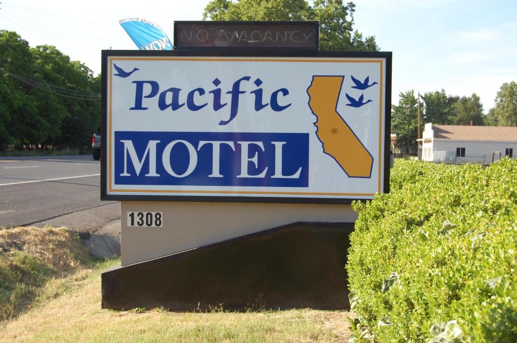 a sign for a pacific motel on the side of a road at Pacific Motel in Gridley