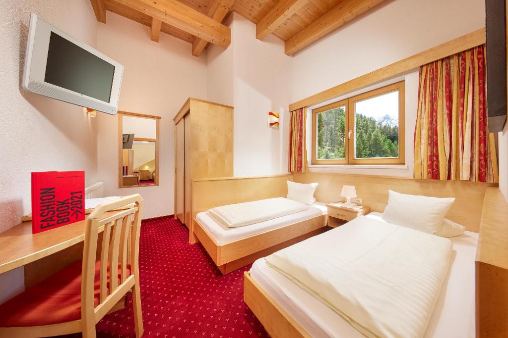 Postel nebo postele na pokoji v ubytování Hotel Sunny Sölden