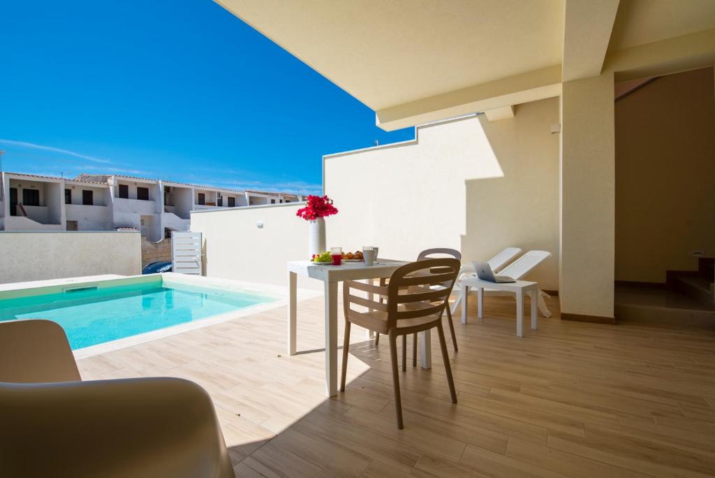 Bazén v ubytovaní Charming House Truvatura - Sicilia Vacanza alebo v jeho blízkosti
