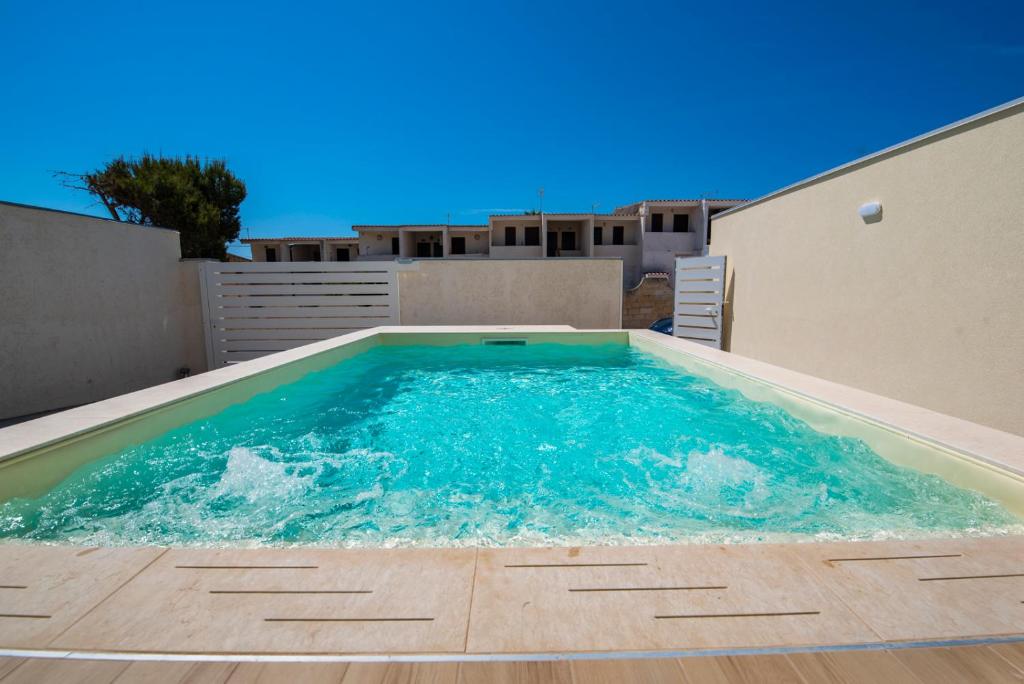Bazén v ubytovaní Charming House Truvatura - Sicilia Vacanza alebo v jeho blízkosti