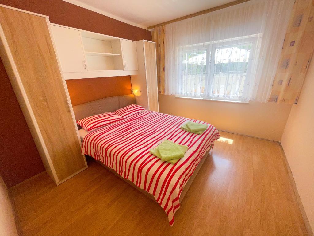 Postel nebo postele na pokoji v ubytování Apartmani Combaj