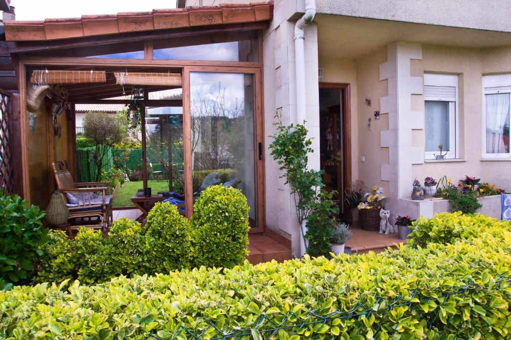 a house with a glass door and a patio at Tranquilidad en helguera in Helguera