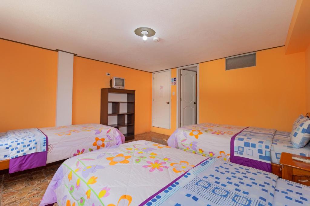 Postel nebo postele na pokoji v ubytování Hostal Rossy