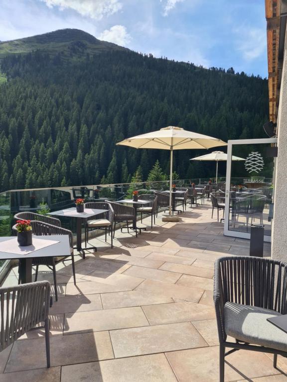Ein allgemeiner Bergblick oder ein Berglick von des Hotels aus