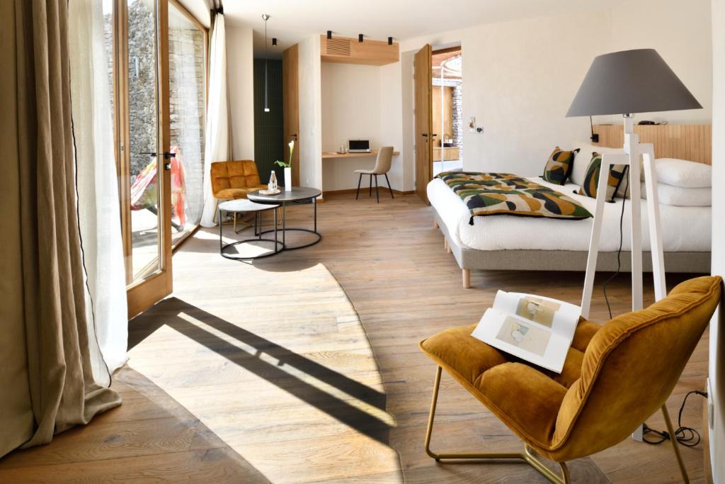 Posezení v ubytování A SPERANZA Suites avec piscine privative chauffée