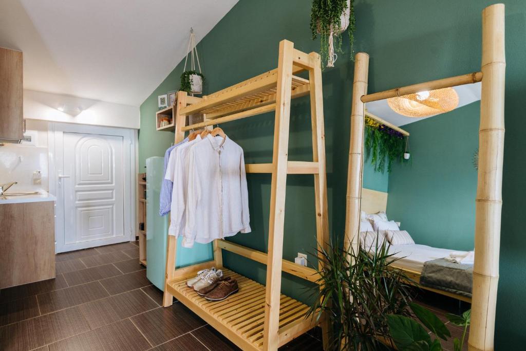 Postel nebo postele na pokoji v ubytování Boho Sea View Studio