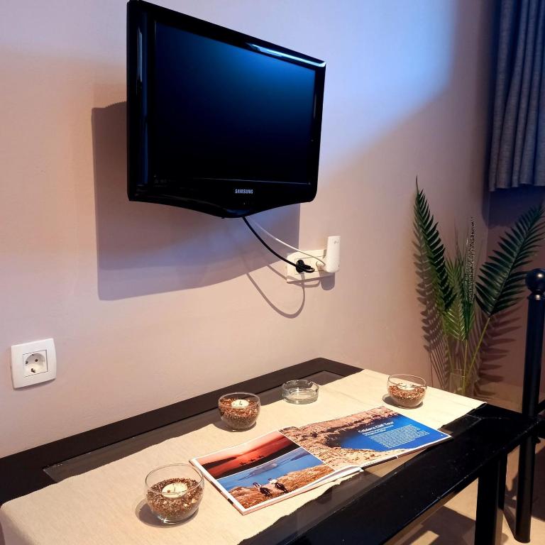 Telewizja i/lub zestaw kina domowego w obiekcie Etoile apartment