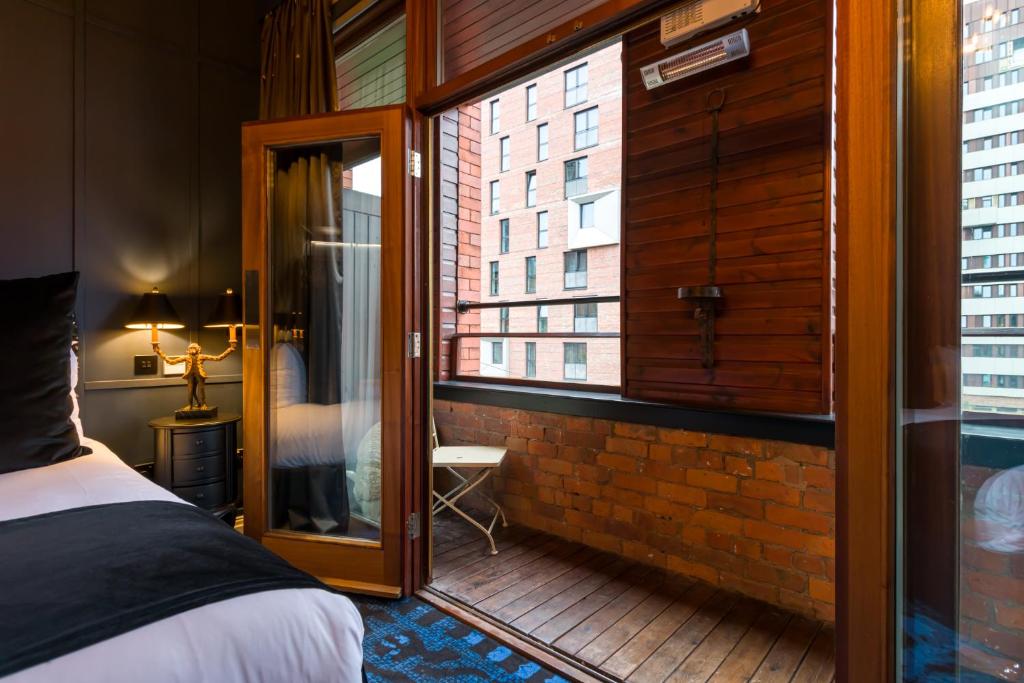Velvet Hotel - Balcony King Room