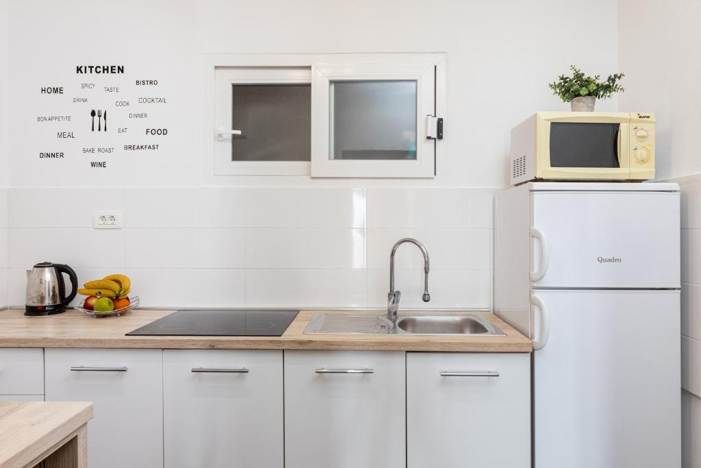 Kuchyňa alebo kuchynka v ubytovaní Apartment Mirna