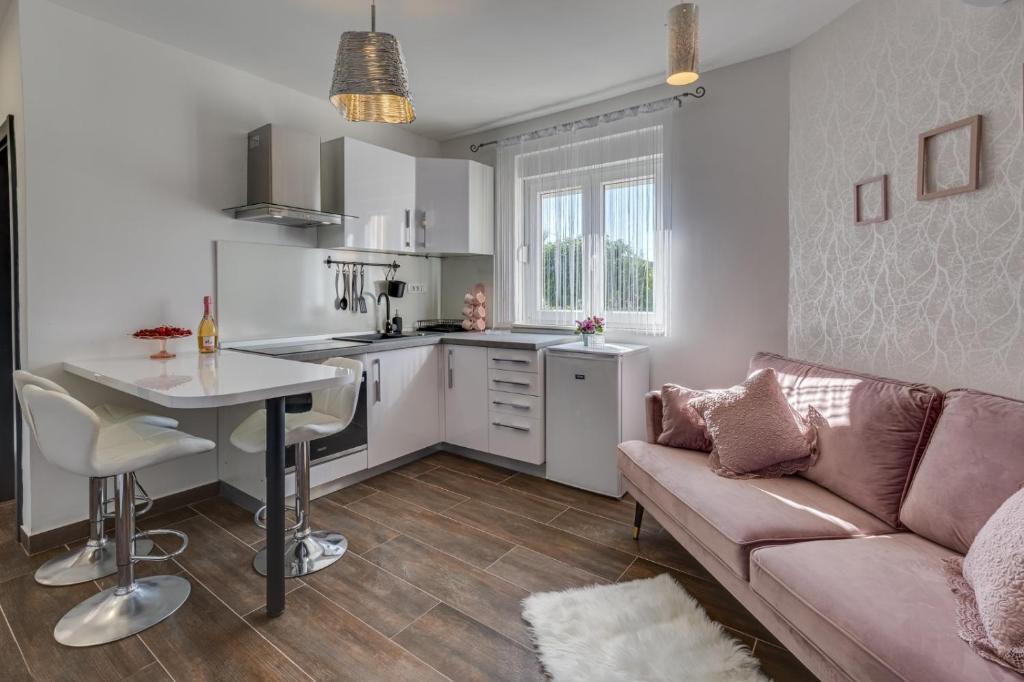 Kuchyň nebo kuchyňský kout v ubytování Oliva Vallis Apartments