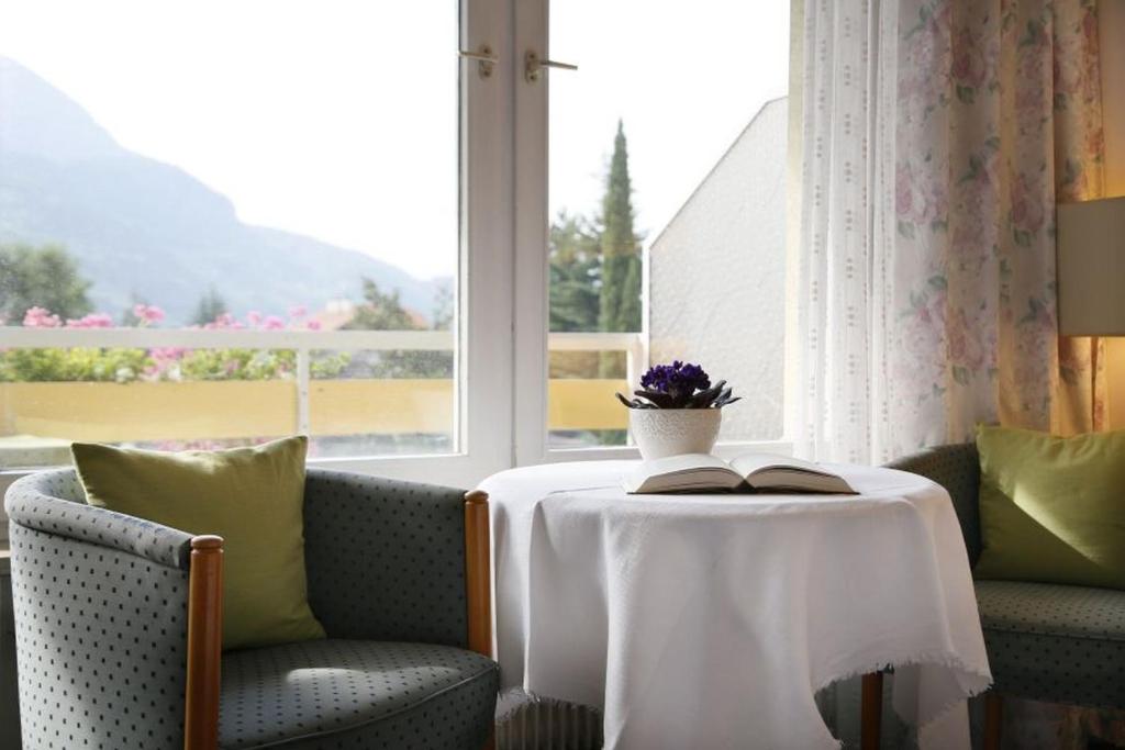 Nespecifikovaný výhled na hory nebo výhled na hory při pohledu z hotelu