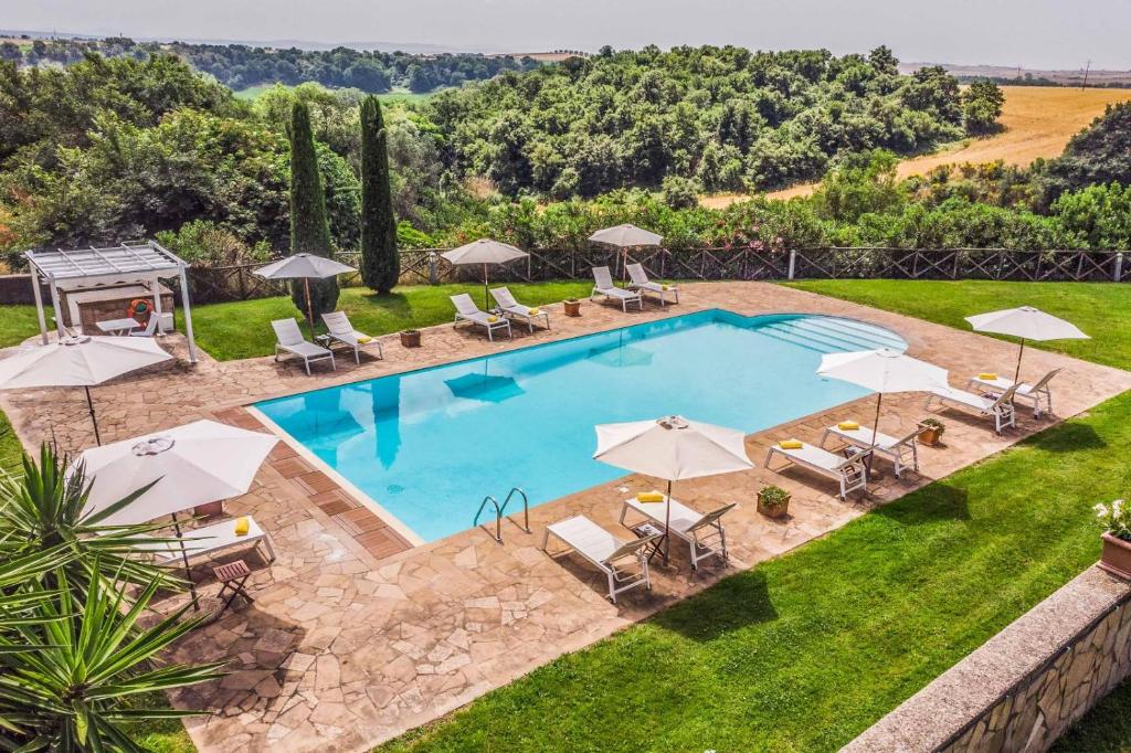 Bazén v ubytování Relais Pian Di Vico nebo v jeho okolí