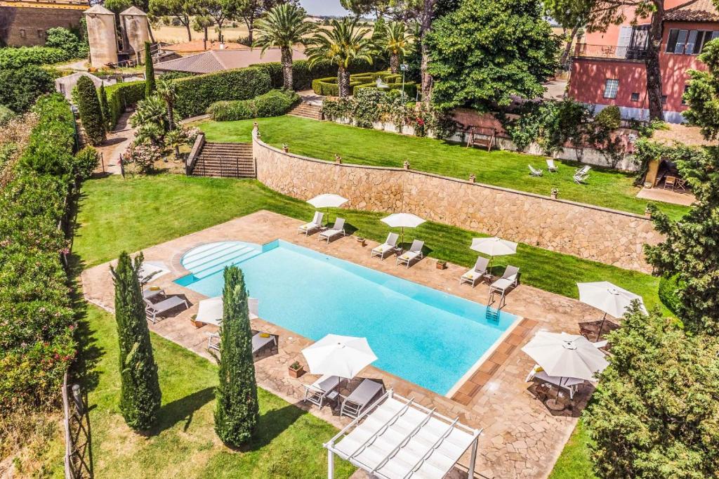 Bazén v ubytování Relais Pian Di Vico nebo v jeho okolí